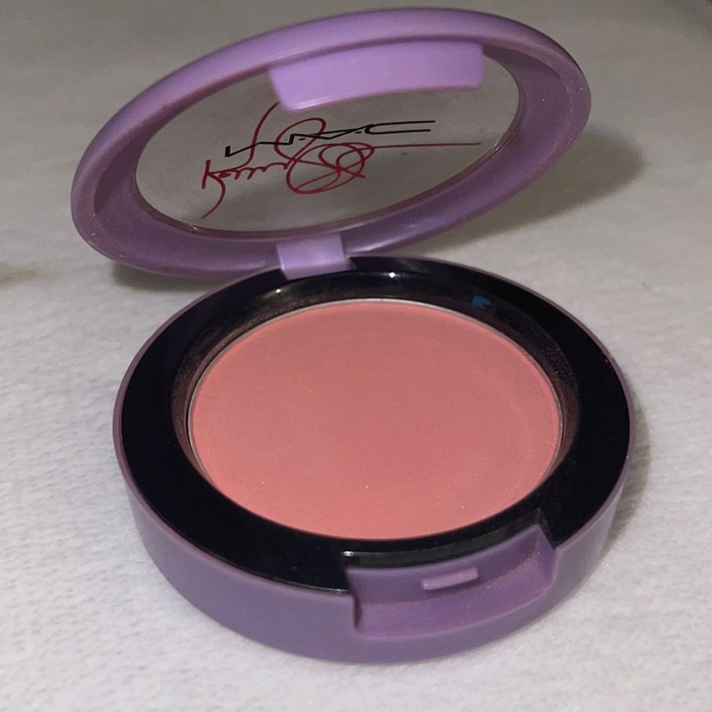 Mac Kelly Osbourne blush in cheeky bugger 💕